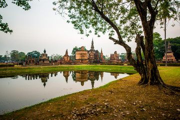 Obraz premium Parque histórico nacional em Sukhothai, Tailândia.