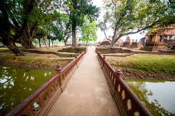 Fototapeta na wymiar Parque histórico nacional em Sukhothai, Tailândia.