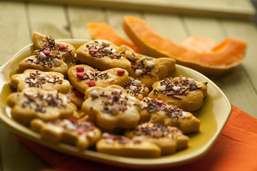 Curly pumpkin cookies