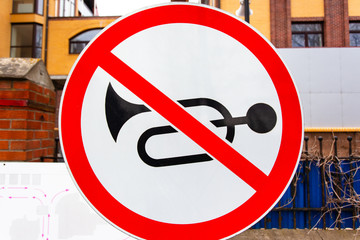 sign prohibiting car horn