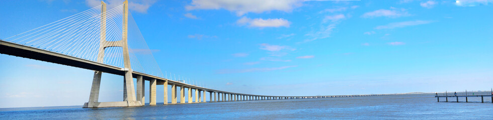 Vista Panorâmica da Ponte Vasco da Gama em Lisboa Portugal