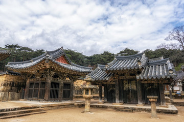 Fototapeta na wymiar Tongdosa temple shrines