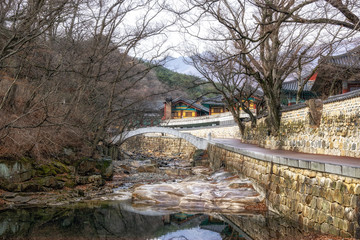 Fototapeta na wymiar Tongdosa temple bridge