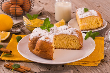 Cake with lemon cream filling.