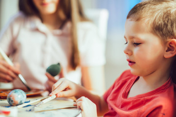 Children painted Easter eggs at the table