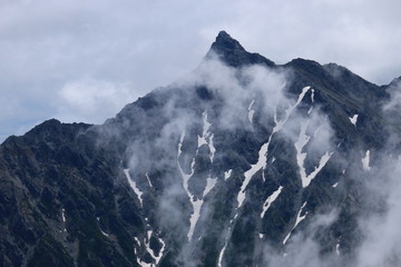 北アルプス三俣蓮華岳山頂からの景色　槍ヶ岳　北鎌尾根
