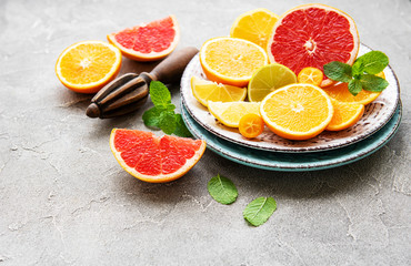 Plate with citrus fruits