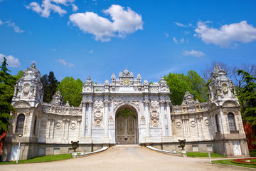 Fototapeta premium Dolmabahce Palace Treasury Gate in Istanbul, Turkey