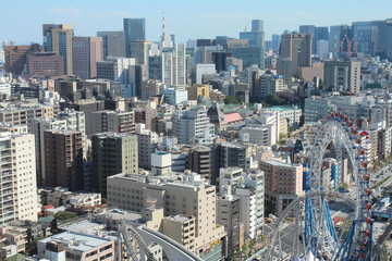 Fototapeta na wymiar 東京の風景　東京ドームシティの観覧車と東京タワー