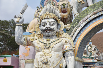Fototapeta na wymiar Statues de temple hindou du Tamil Nadu, Inde du Sud
