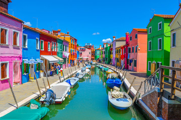 Fototapeta na wymiar Canal and colorful buildings in Burano island, Venice, Italy 