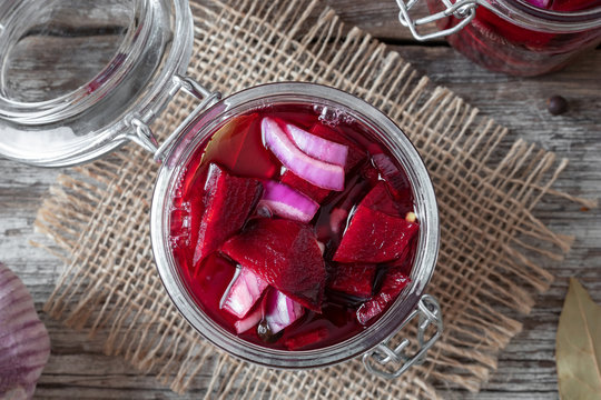 Preparation Of Fermented Beet Kvass In A Jar