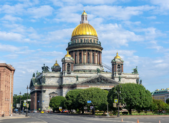 Fototapeta na wymiar St. Isaac's Cathedral, Saint Petersburg, Russia
