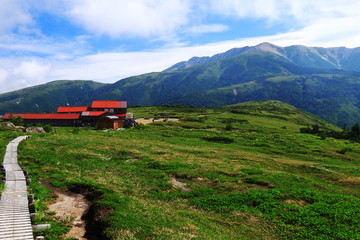 Obraz na płótnie Canvas 北アルプス　太郎平と薬師岳　太郎平小屋のある風景