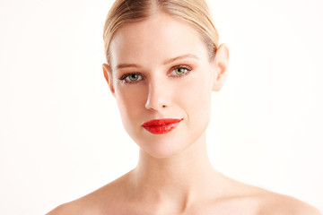 Obraz premium Beautiful faced woman portrait at isolated white background