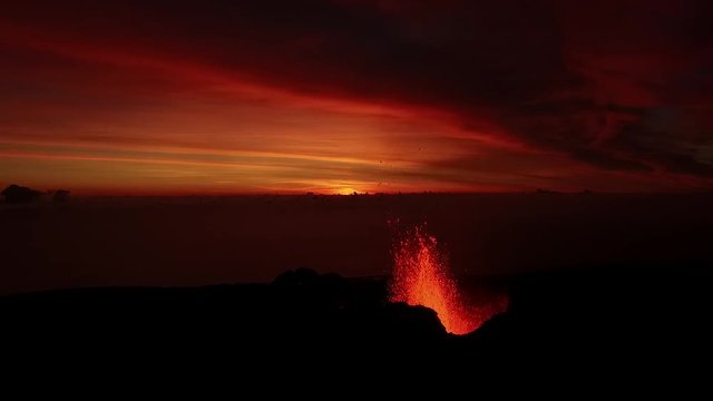 Sunrise on eruption Peak of the furnace fev 2019