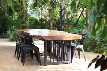 Obraz premium meeting table in garden