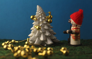 Fototapeta premium christmas tree decoration on blue background