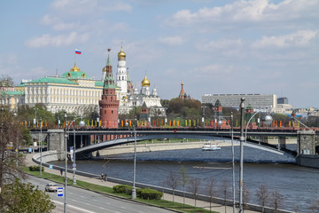Obraz premium Перевести вGoogleBingview of the Moscow Kremlin from the sideview of the Moscow Kremlin from the side