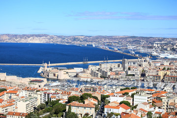 Fototapeta na wymiar Panoramic view of Marseille and the Vieux Port
