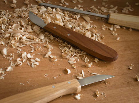 Woodcarving with Knives and Chisels