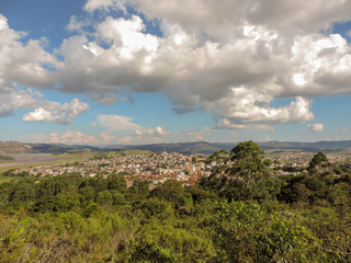 Natureza, cidade e céu