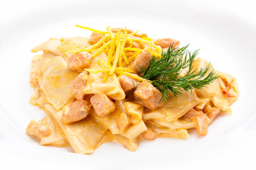 Pasta with salmon in white sauce