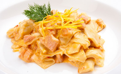 Pasta with salmon in white sauce
