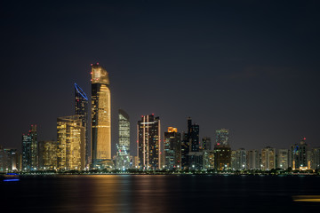 Obraz na płótnie Canvas Abu Dhabi Seascape, High rise buildings of Abu Dhabi City at night