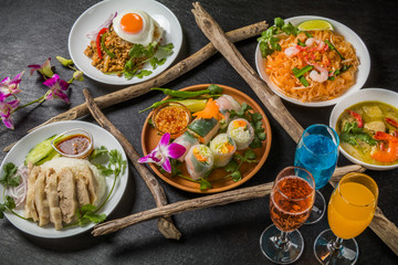 Fototapeta na wymiar 代表的なタイ料理　typical Southeast Asian cuisine
