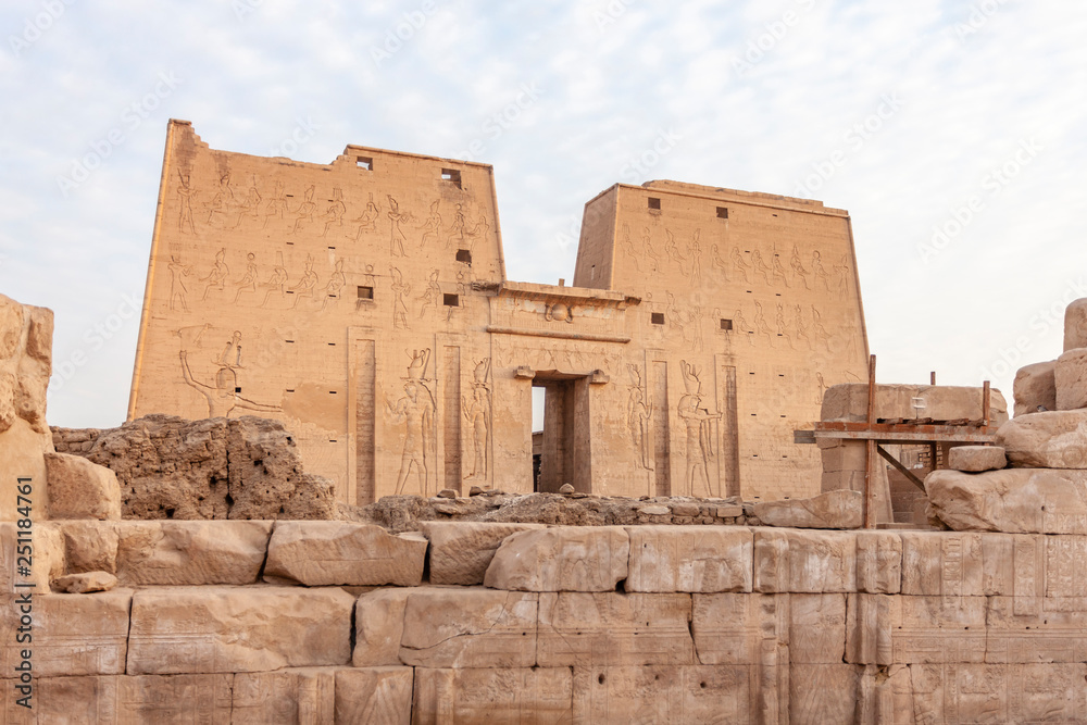 Wall mural The temple of Edfu