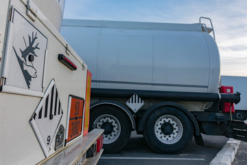 Camion cisterna combustible