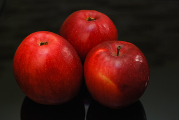 apples on wooden table