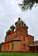 Fototapeta na wymiar St. John the Baptist Church in Yaroslavl, Russia
