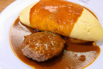 卵・オムライス・ハンバーグ・デミグラス