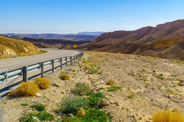 Fototapeta premium Curves along road 40, in the Negev Desert