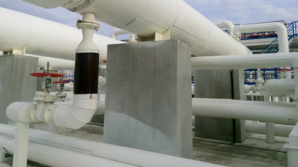 Heat exchangers in a refinery
