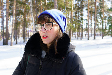 Fototapeta na wymiar portrait of woman in winter park