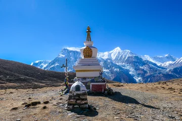 Printed kitchen splashbacks Manaslu A stupa with Annapurna Chain as a backdrop, Annapurna Circuit Trek, Himalayas, Nepal. High mountains covered with snow. Land in front of the stupa is barren and dry. Some prayer's flag next to it.