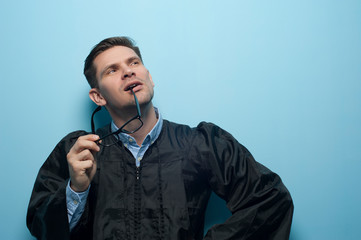 Naklejka premium Happy portrait of young man graduate student