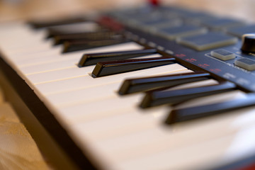 electronic piano keyboard