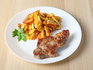 steak with fried potatoes