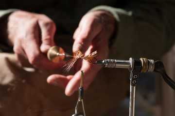 Fly Tying - Using the Spinner - Leisure Time