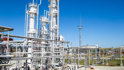 Oil refinery. Equipment for primary oil refining