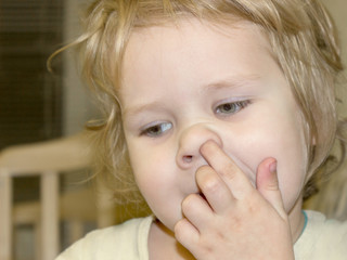 Little cute boy has a bad habit. The kid picks his nose and tries to get the dried-up salpi from the sinuses. What are the causes and ways of getting rid of the bad unpleasant habits of the child.