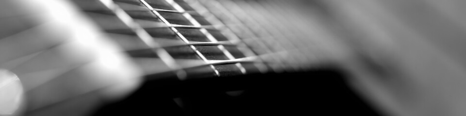 akustische US-Bass Guitare in sw Umriss isoliert vor Bühne