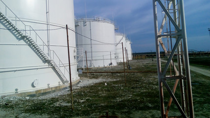 Storage tanks for petroleum products