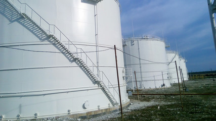 Storage tanks for petroleum products