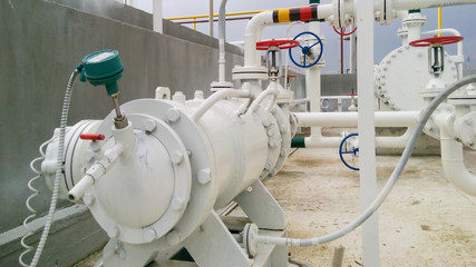 The pump for pumping hot products of oil refining