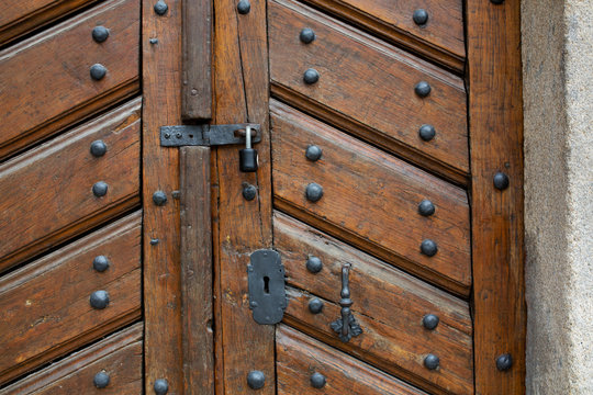 Aged wooden door with a handle, lock and keyhole